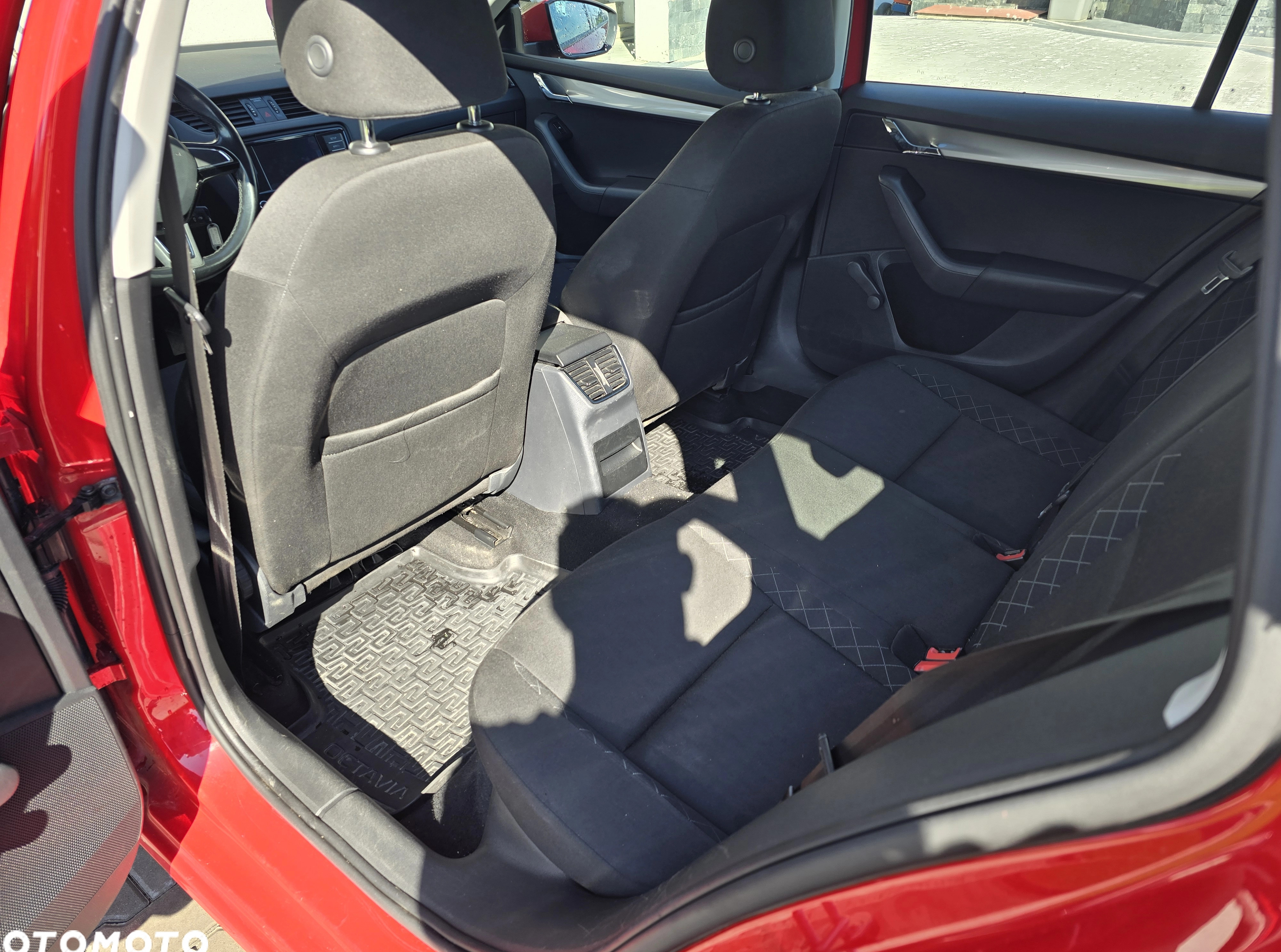 Skoda Octavia cena 36600 przebieg: 191600, rok produkcji 2017 z Legnica małe 37
